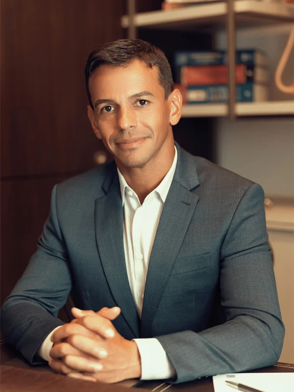 Dr. Marco Ribeiro, cirurgião ortopédico e de coluna em Toledo e Cascavel - PR